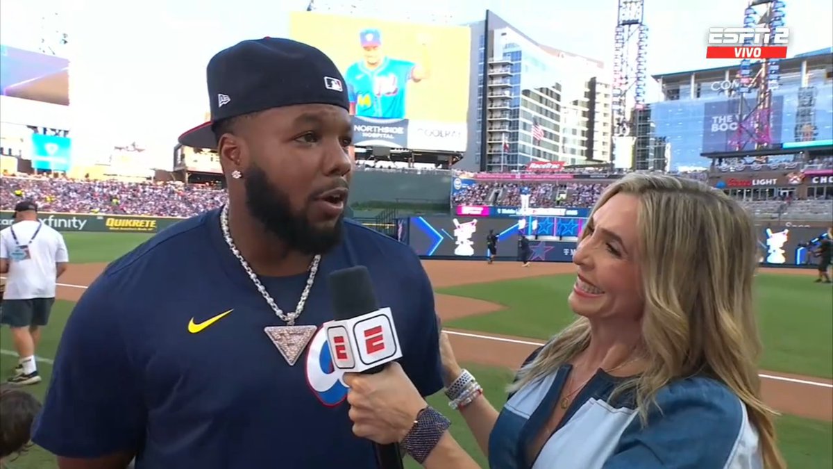 <a href="/caroguillenTV/">Carolina Guillen ®️💎</a> con <a href="/27vladdyjr/">Vladimir Guerrero Jr</a> en el #HomeRunDerby #MLBxESPN
