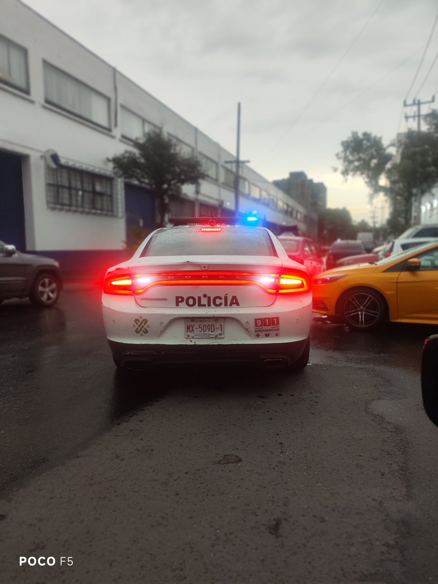 AngieChavez's tweet photo. Patrulla estorbando entrada de domicilio, se le indica que se mueva y se pone majadero. @C5_CDMX @OVIALCDMX  en la fiscalía de Lerdo san Simón tolnahuac https://t.co/NziwMZCDEZ