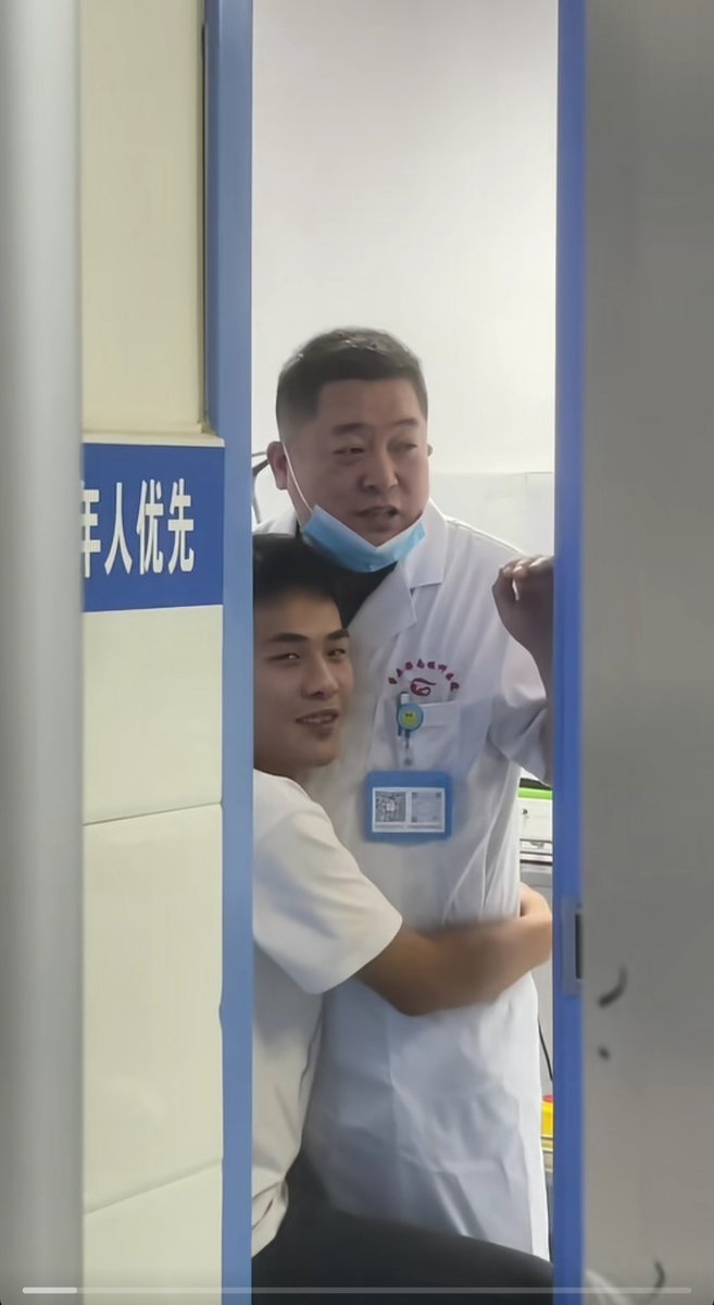 người dùng 244 tweet media