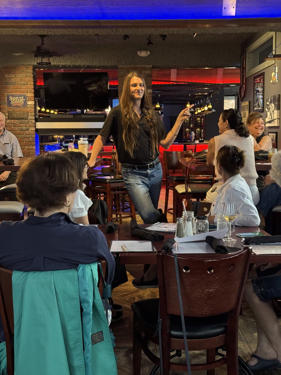 itsheatherleigh's tweet image. Amazing day in Lehigh County, PA.
Me and @jeannette0629 met with a local pastor in Allentown about voter registration drives.
Then, @ScottPresler addressed the Lehigh County Republican Women’s Group.
+ 22 🟥 Commits to Vote
+ 1 🟥 MIB
Scott’s @EarlyVoteAction message was…