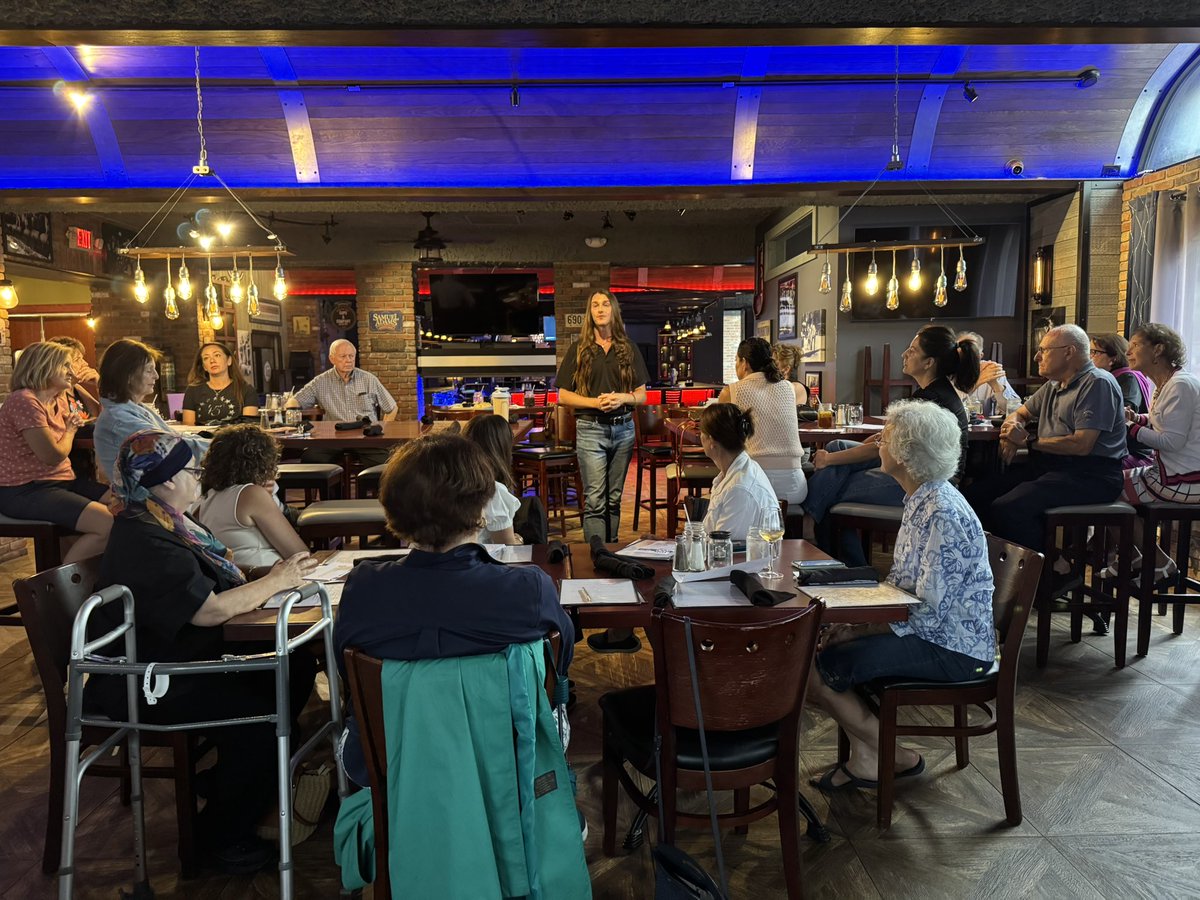itsheatherleigh's tweet image. Amazing day in Lehigh County, PA.
Me and @jeannette0629 met with a local pastor in Allentown about voter registration drives.
Then, @ScottPresler addressed the Lehigh County Republican Women’s Group.
+ 22 🟥 Commits to Vote
+ 1 🟥 MIB
Scott’s @EarlyVoteAction message was…