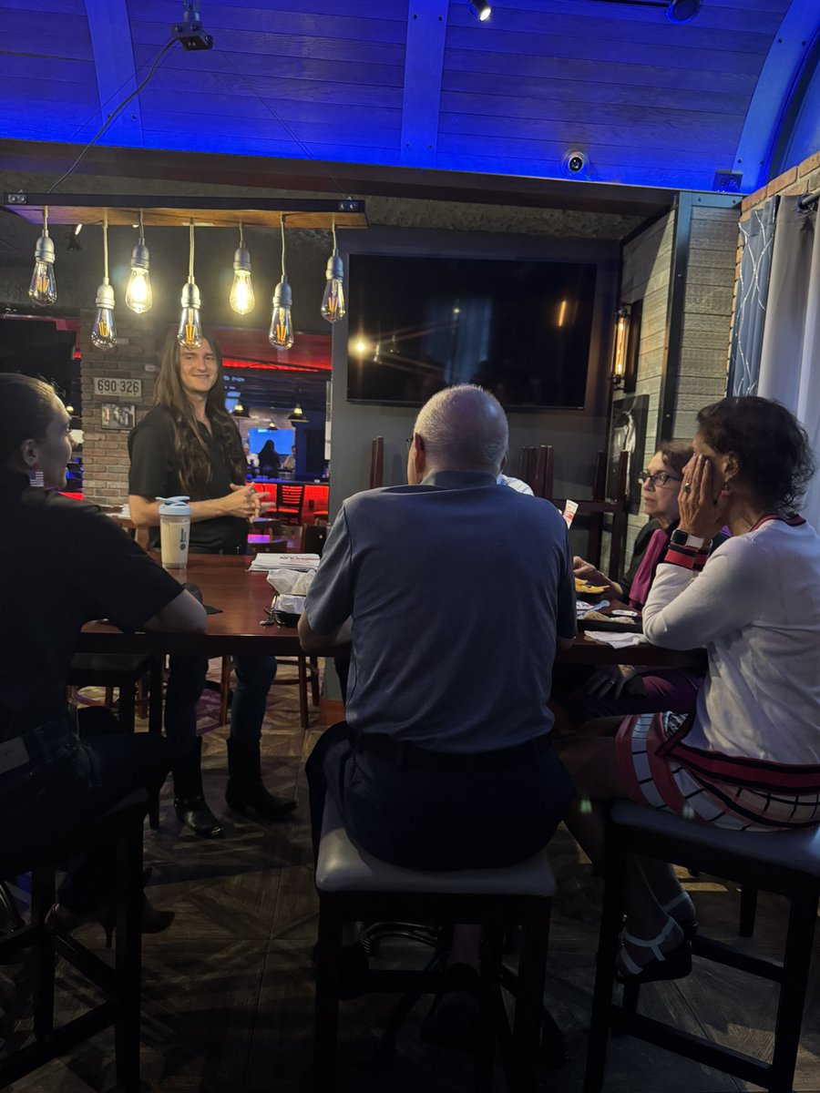 itsheatherleigh's tweet image. Amazing day in Lehigh County, PA.
Me and @jeannette0629 met with a local pastor in Allentown about voter registration drives.
Then, @ScottPresler addressed the Lehigh County Republican Women’s Group.
+ 22 🟥 Commits to Vote
+ 1 🟥 MIB
Scott’s @EarlyVoteAction message was…