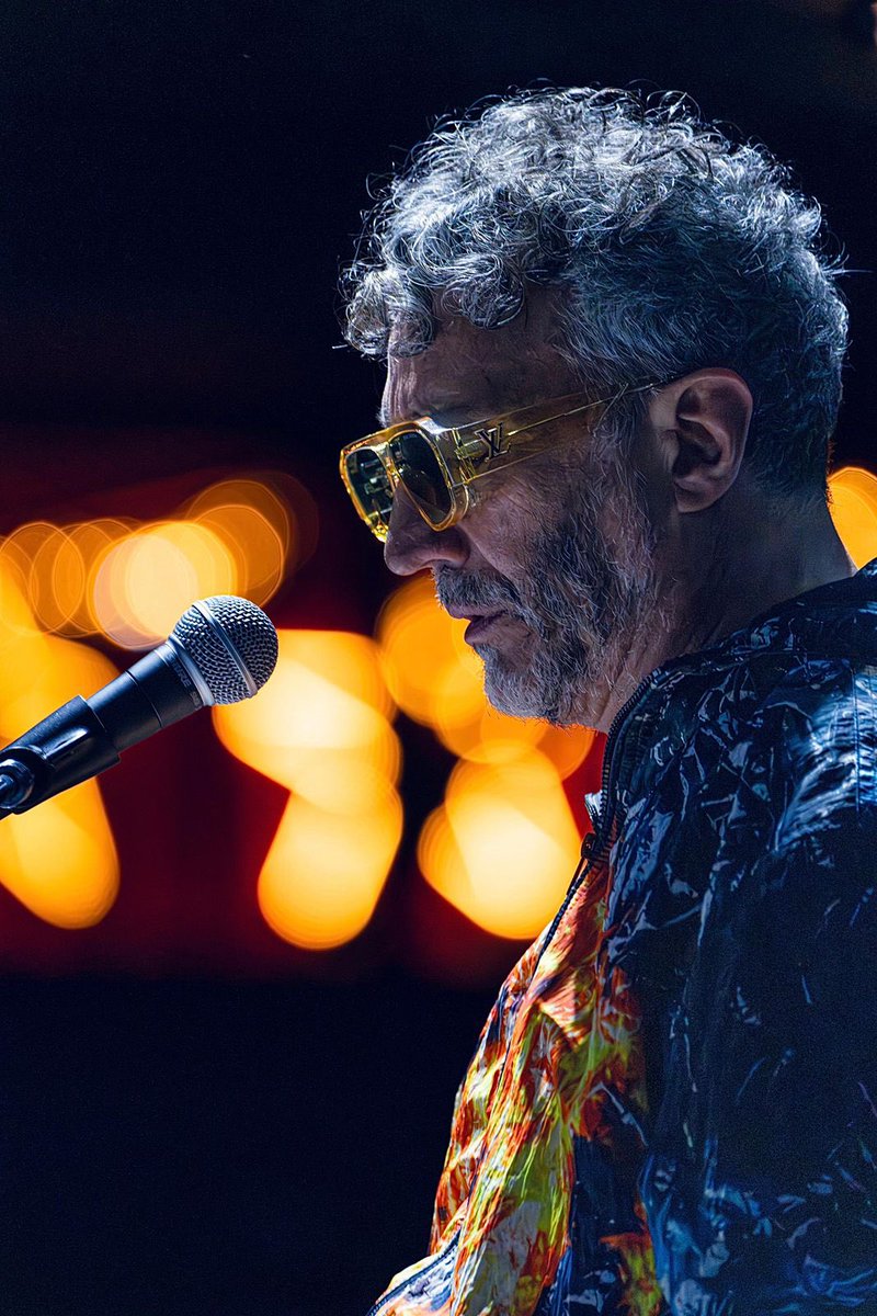 FitoPaezMusica's tweet image. Gracias Marbella!
Me devolvieron la vida!
Todo puede pasar de tragedia a comedia en un segundo y la suerte juega fuerte allí. Hoy el cielo me marcó cosas y ustedes estuvieron allí para completar el mensaje. Gracias por tanto amor y acompañarme siempre.
Los veo la próxima!