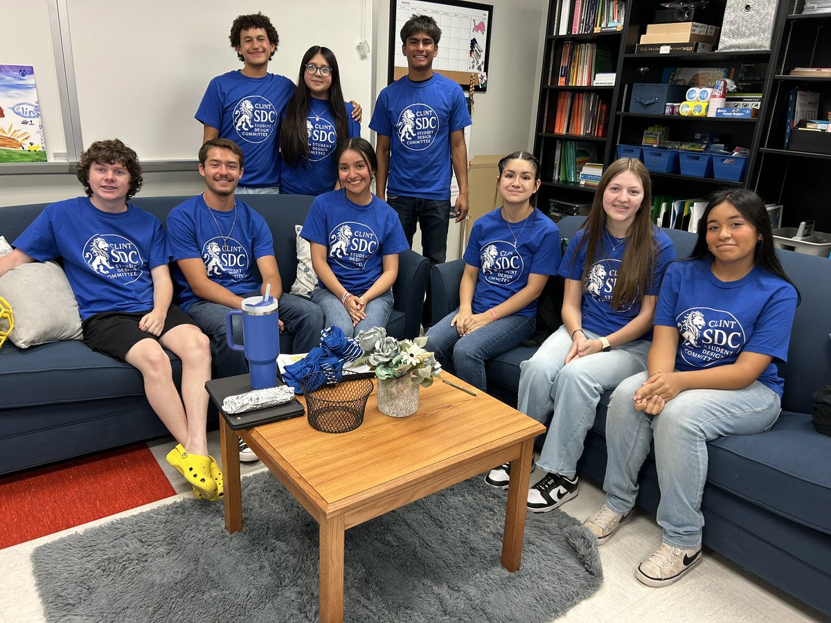 These group of students right here are amazing ⬇️
🤩 
Student Design Team working together