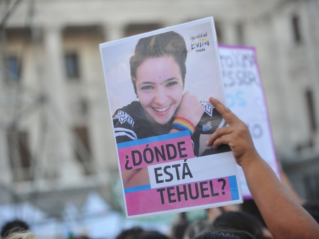 donatovik's tweet photo. Hoy es un día agridulce para las personas transmasculinas en América Latina 🏳️‍⚧️🕯️

Por un lado, resaltamos la condena perpetua al asesino de Tehuel en Argentina.
Por otro, lloramos a Liam, joven trans en Colombia que se suicida tras de falta de atención en lineas anti suicidio. https://t.co/4H7pr8zbfz