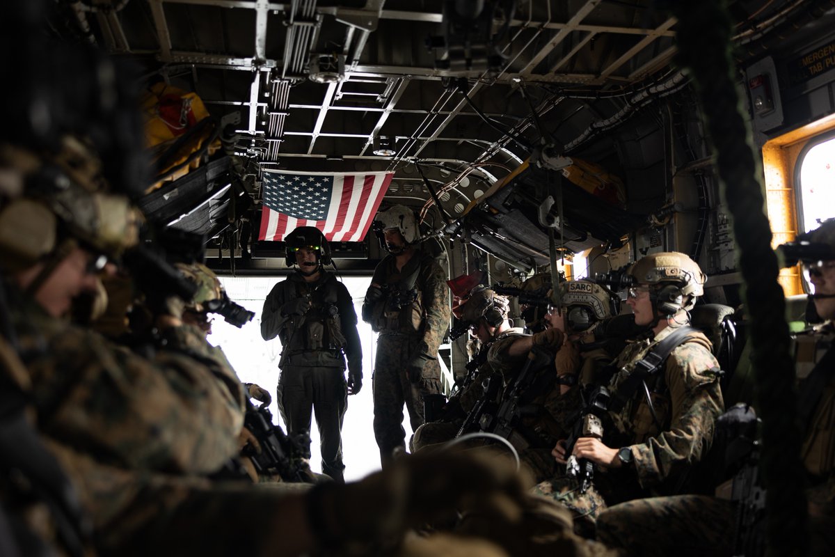 PacificMarines's tweet image. Seize the seas — VBSS operations advancing a free and open Indo‑Pacific
#PacificMarines with @31stMeu conduct a visit, board search, and seizure exercise aboard the expeditionary sea base John L. Canley (ESB-6), in the Coral Sea, July 7, 2025.
📸: Cpl. Alora Finigan | @USMC