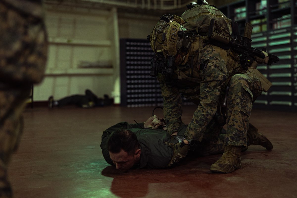 PacificMarines's tweet image. Seize the seas — VBSS operations advancing a free and open Indo‑Pacific
#PacificMarines with @31stMeu conduct a visit, board search, and seizure exercise aboard the expeditionary sea base John L. Canley (ESB-6), in the Coral Sea, July 7, 2025.
📸: Cpl. Alora Finigan | @USMC