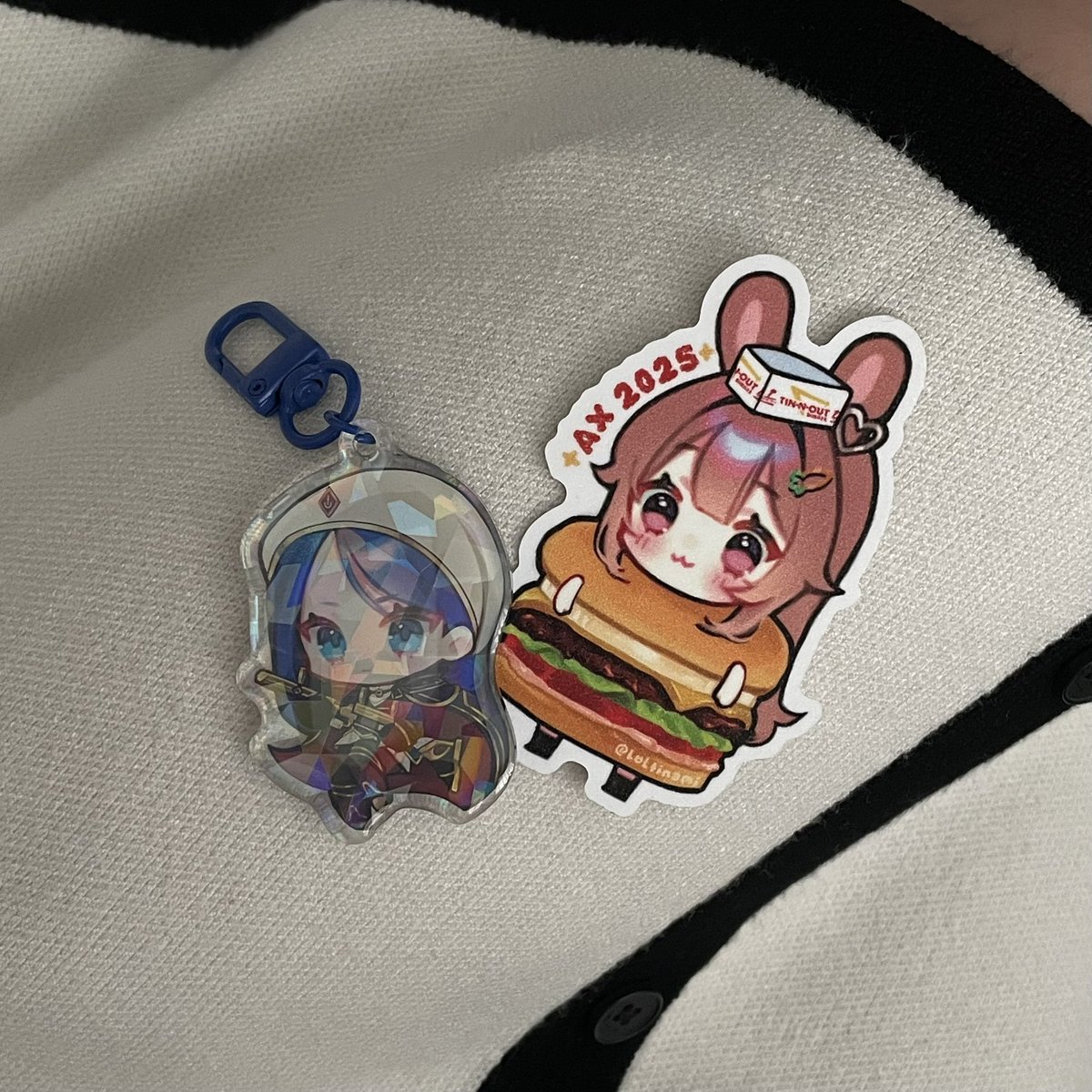 helwynn's tweet image. my friend gave me legendary artist merch LETS GOOO @loltinami