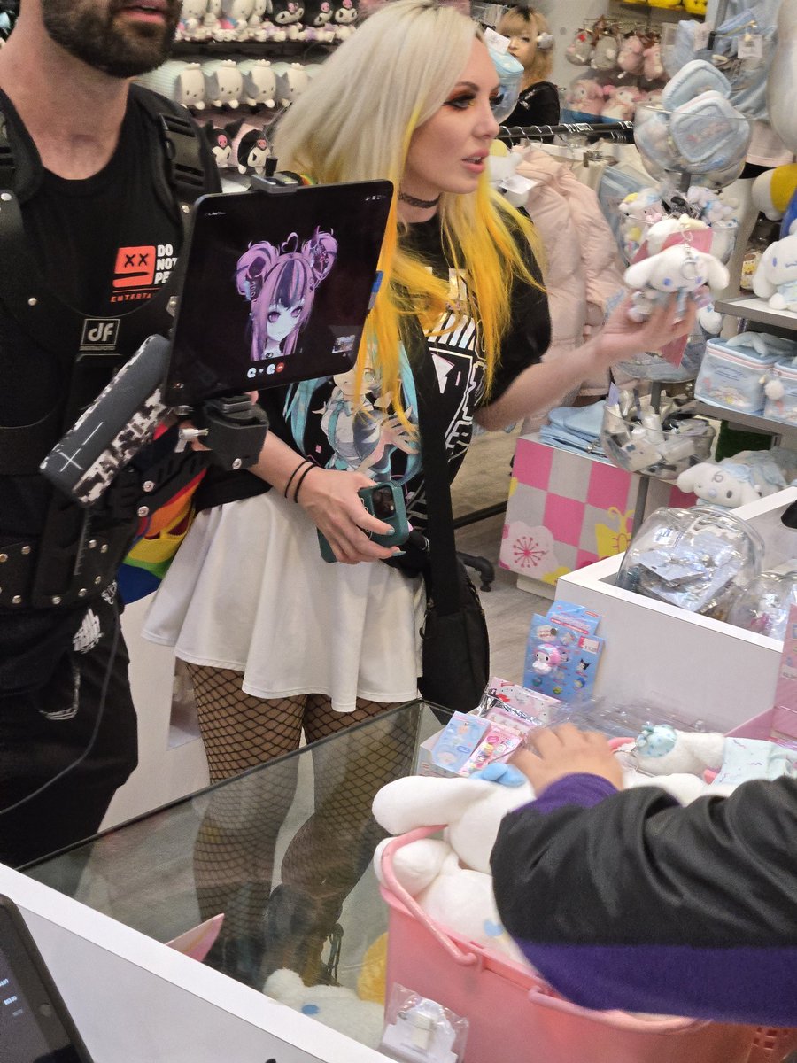 You sometimes need a extrovert to make sure you get what you want.

<a href="/JessicaNigri/">✨Jessica✨</a> <a href="/ironmouse/">ironmouse🇵🇷😈💖</a>