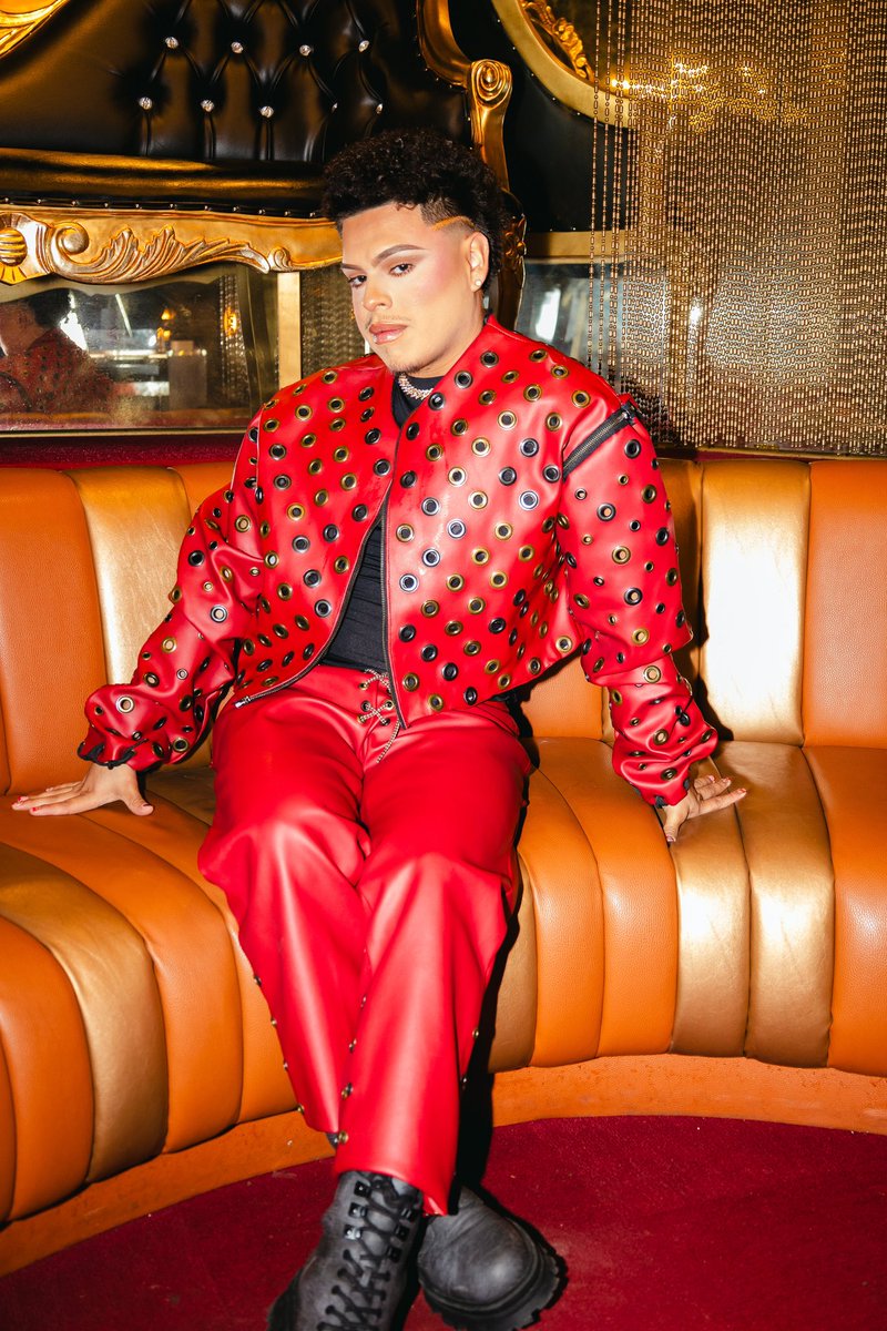 Winning is my only protocol 👑 
‘cuz I score before I ever throw the ball! ⭐️ 

CUSTOM DOWN in Velo De Luce 💡✨
 
Chasing Dallas SZN 6 Reunion is a wrap! 

#ChasingDallas #ChasingReality #JettJeff 🛩️