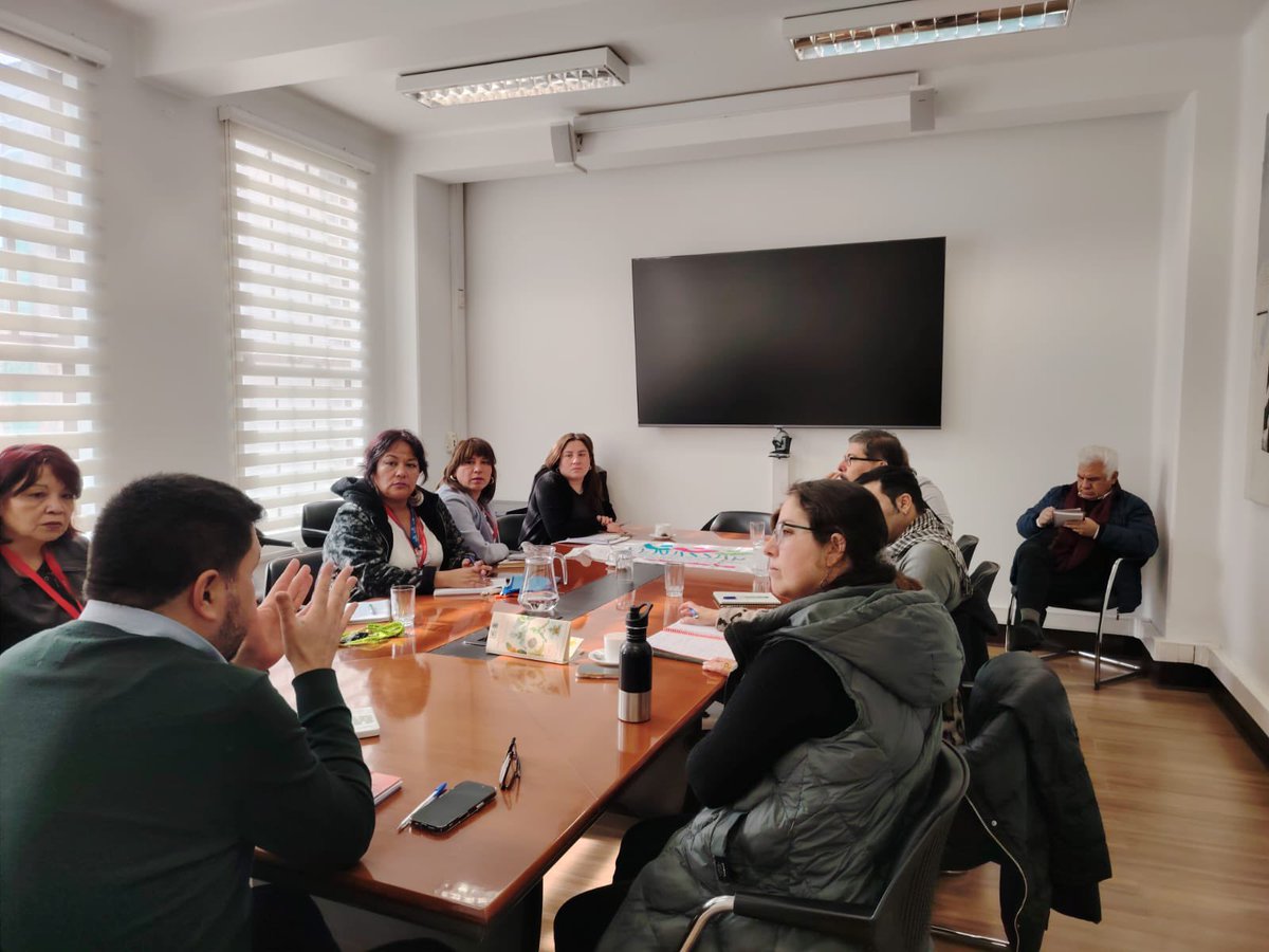 FENASSAP (@fenassap) on Twitter photo #Hoy👉Delegación de <a href="/fenassap/">FENASSAP</a> encabezada por
pdta <a href="/gloflowers/">gloria flores</a> se reunió con el Dir. Del Trabajo Pablo Zenteno <a href="/DirecDelTrabajo/">Dirección del Trabajo</a> <a href="/pzenteno01/">Pablo Zenteno Muñoz</a> y jefes De Inspección y Jurídica:Natalia Pozo y Jorge Meléndez, para abordar inquietudes relacionadas con jornadas y otros temas laborales. #Hoy👉Delegación de <a href="/fenassap/">FENASSAP</a> encabezada por
pdta <a href="/gloflowers/">gloria flores</a> se reunió con el Dir. Del Trabajo Pablo Zenteno <a href="/DirecDelTrabajo/">Dirección del Trabajo</a> <a href="/pzenteno01/">Pablo Zenteno Muñoz</a> y jefes De Inspección y Jurídica:Natalia Pozo y Jorge Meléndez, para abordar inquietudes relacionadas con jornadas y otros temas laborales.