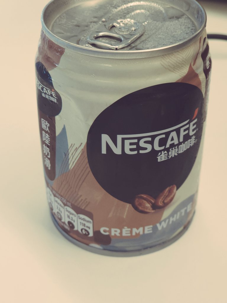 早安各位，但只是早安的话就有点太水了，展示一罐运输不良的雀巢罐装咖啡
#日常