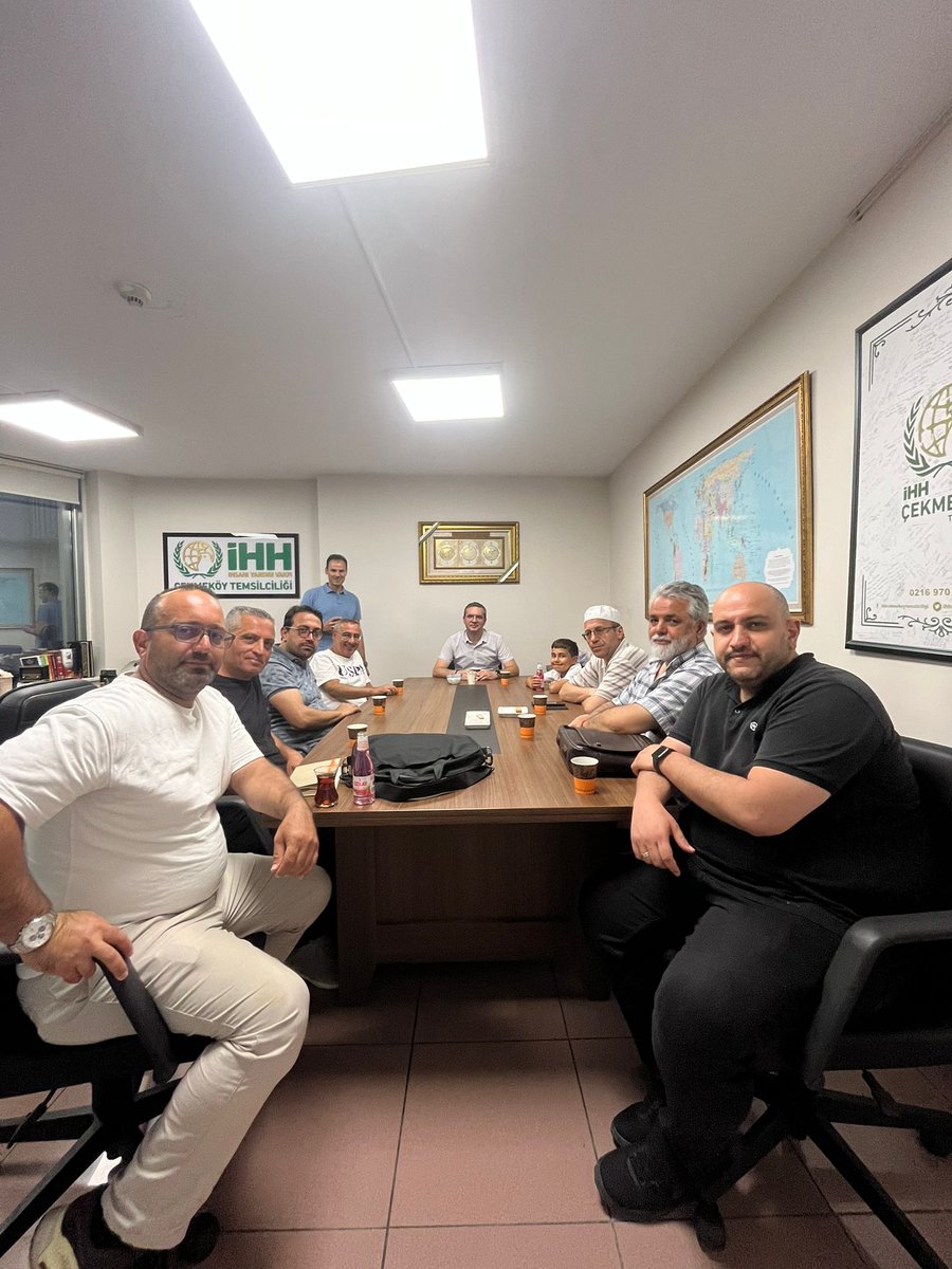 Dr. Rıdvan Kaşıkçı hocamız ile Kudüs'ün medeniyetler ve İslam tarihi açısından gelişimini ve önemini konuştuğumuz verimli bir programı geride bıraktık. Kıymetli hocamıza ve katılım sağlayan gönüllülerimize teşekkür ederiz.