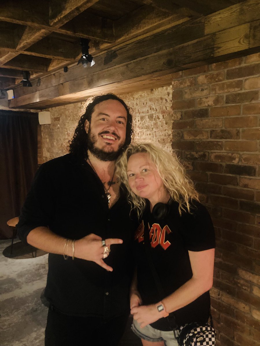 booksandwine76's tweet image. A rare photo of me. Here I am fangirling so hard meeting the wonderful @ajperdomo of the mighty @dangeroussummer. Still buzzing ❤️🤘🏻