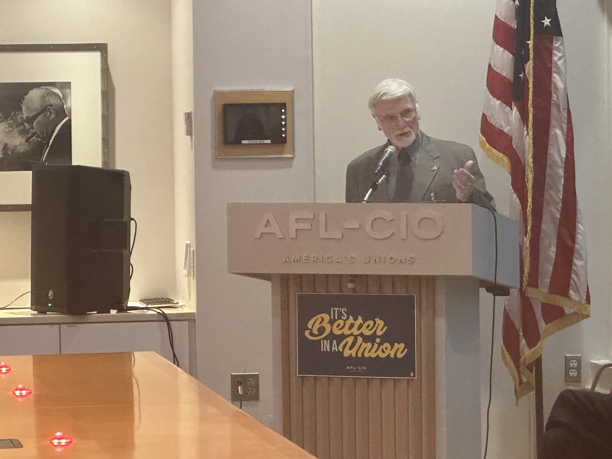 TTDAFLCIO's tweet image. A true trailblazer, President Cecil Roberts of @MineWorkers, will soon retire after a decades-long career and invaluable service to the labor movement. As a sixth-generation coal miner and a passionate advocate for his members, he is a true example of strength and solidarity.