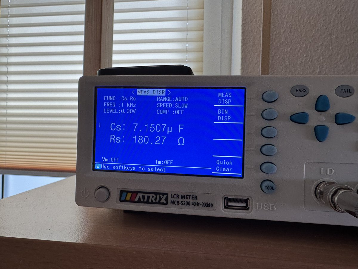 deccomputers's tweet image. Already found a new suspect in the power supply unit of the VAX 4000/300. The capacitor is on the primary side, but is probably responsible for supplying power to the feedback circuit (it should actually be 1000µF).