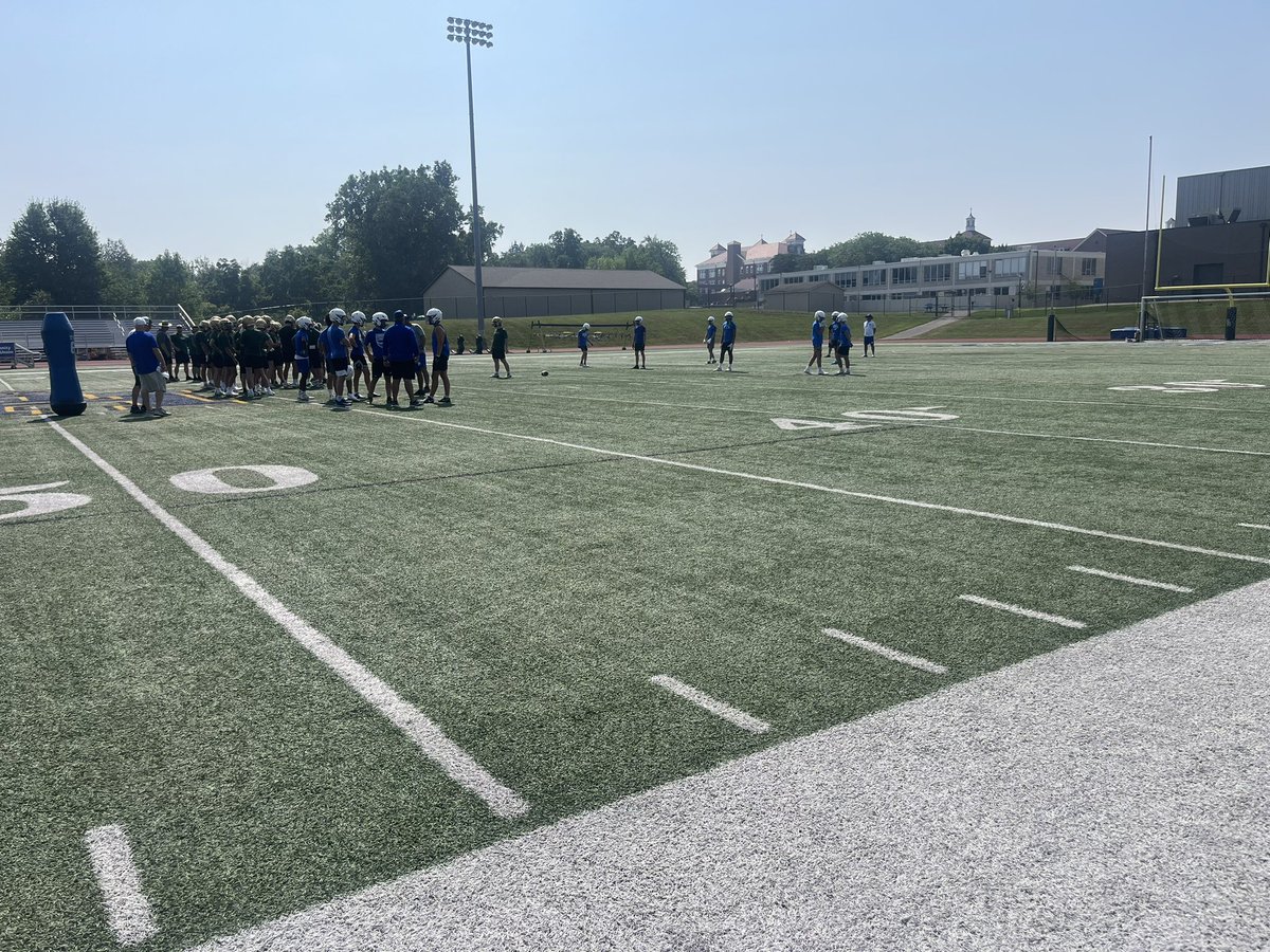 SienaHeightsFB's tweet image. Happy we could host @FootballMaples and @SMCC_Football today for their 7v7, thank you guys for coming out!
#ONE💛💙