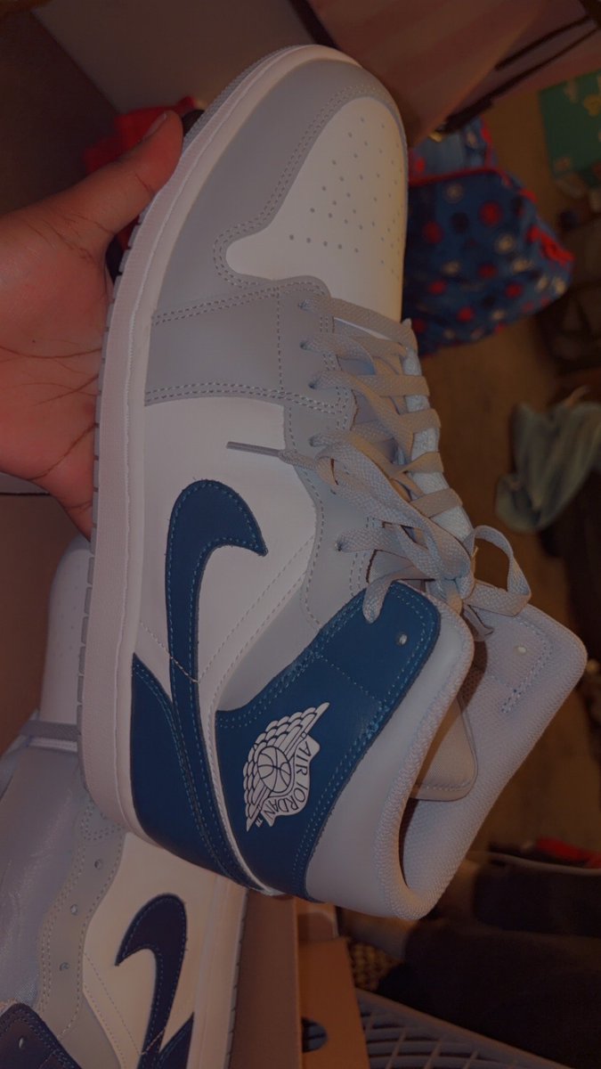 parkstarjayy's tweet photo. Selling $100 new Jordan 1's DMV area text me if you want them https://t.co/RYLGfIvNWE