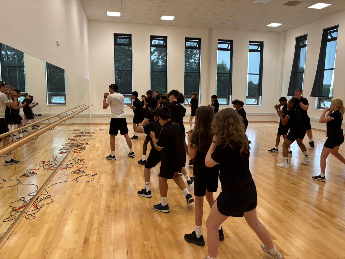 RiverAcReading's tweet image. Year 7 enjoyed a brilliant Enrichment Day today, delivered by @BriymUk: basketball, sound-bathing, art, dance and more.
With the focus on resilience and positive mindsets, it was a different lesson with a very similar River message.
#YouHaveGotThis