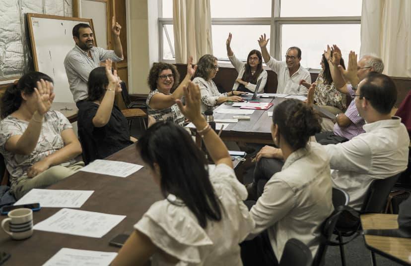 Somos una comunidad de médicas y médicos que tienen un compromiso con la Medicina humana.

Conocé lo que hacemos en medicinainterna.org.uy 

#MIOrgullo