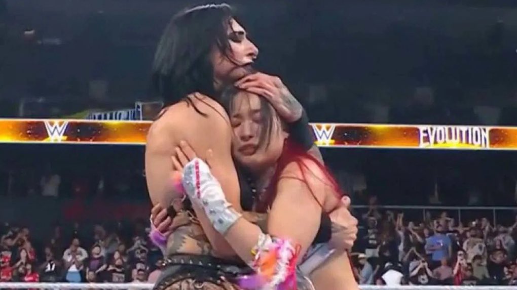 AnneMar70095965's tweet image. Main eventing #WWEEvolution, these 2 women put it all on the line! When they step in the ring, it’s about being the best, outside the ring, they are bound by friendship! Much RESPECT for what they do, they to are trailblazers Thankyou @RheaRipley_WWE &amp;amp; @Iyo_SkyWWE 🫶🏼#Evolution2