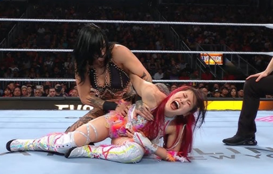 AnneMar70095965's tweet image. Main eventing #WWEEvolution, these 2 women put it all on the line! When they step in the ring, it’s about being the best, outside the ring, they are bound by friendship! Much RESPECT for what they do, they to are trailblazers Thankyou @RheaRipley_WWE &amp;amp; @Iyo_SkyWWE 🫶🏼#Evolution2