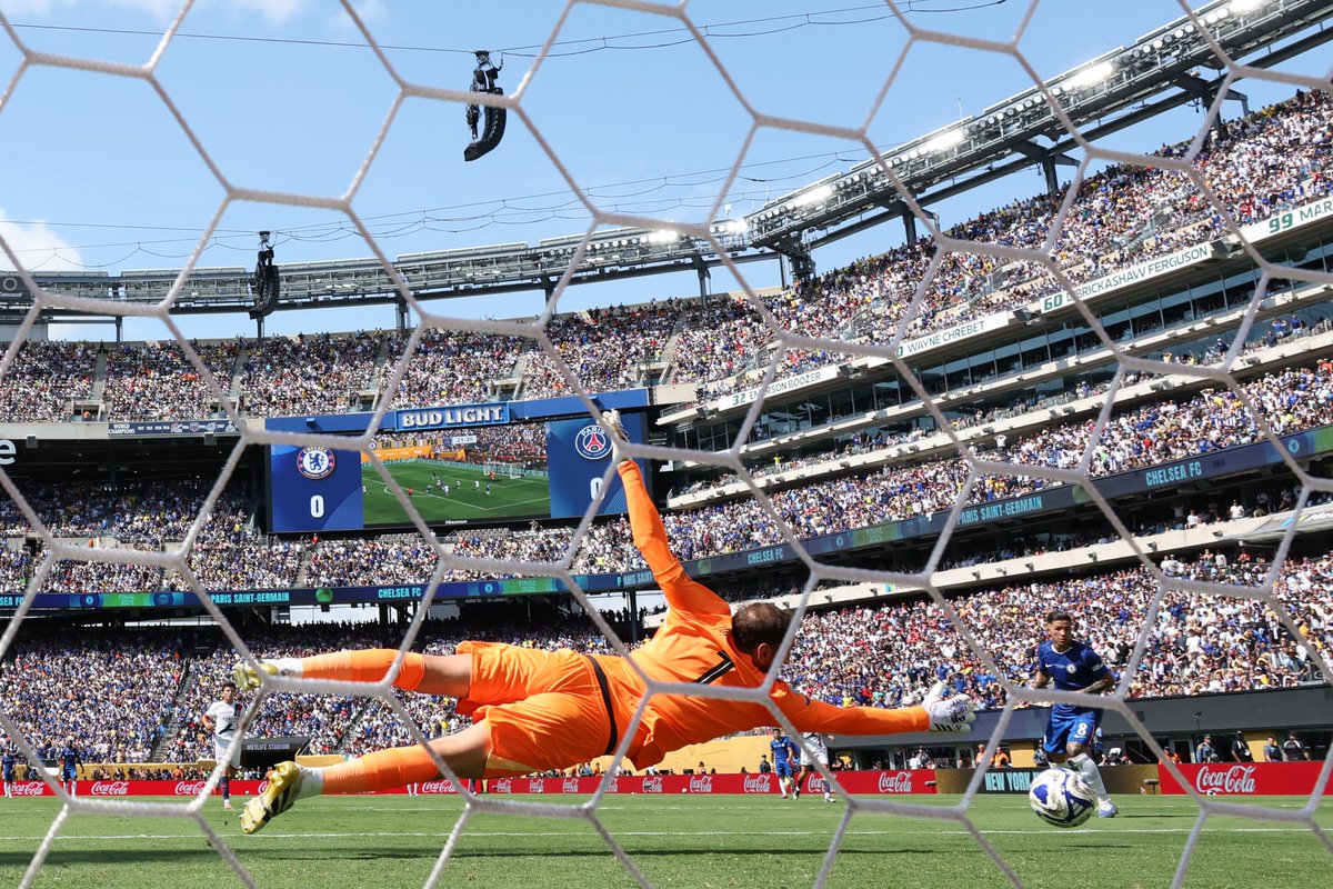 GettyImages's tweet image. Go behind the lens with Getty Images Staff Sports Photographer @hvivas24 at the FIFA Club World Cup 2025™. As the Authorized Photographic Agency of FIFA, Getty Images has unique access to exclusive shooting positions for every match on and off the pitch, often from positions not…