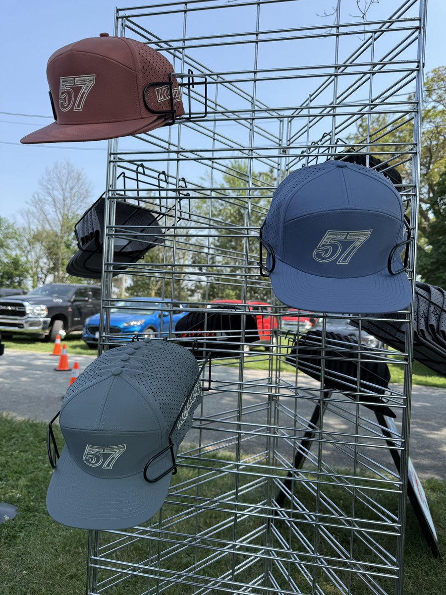 ShopKyleLarson's tweet image. Night 𝐨𝐧𝐞 of a very busy week & our trailer signage got a much needed upgrade!
📍 @FremontSpeedway
Can’t make it? ShopKyleLarson.Com