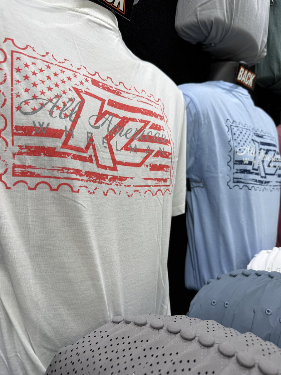 ShopKyleLarson's tweet image. Night 𝐨𝐧𝐞 of a very busy week & our trailer signage got a much needed upgrade!
📍 @FremontSpeedway
Can’t make it? ShopKyleLarson.Com