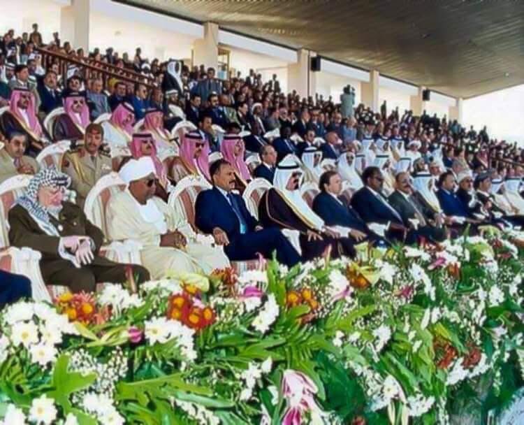 كان الـ 17 من يوليو منعطفاً تاريخيا ومحطة مفصلية في تاريخنا الحديث والمعاصر وبداية فعلية للتحرر والتقدم والتنمية والمنجزات الحضارية التي كانت حلما وغدت بفضل صانع فجر الـ 17 من يوليو حقيقة راسخة

رحمه الله على الشهيد الزعيم #علي_عبدالله_صالح 

#١٧يوليو_نهضة_وطن