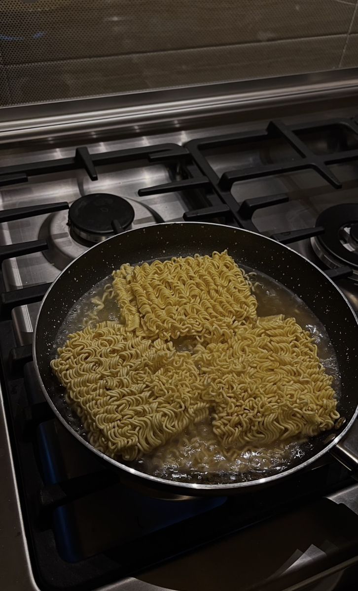 AliceAlice185's tweet image. Cravings.........