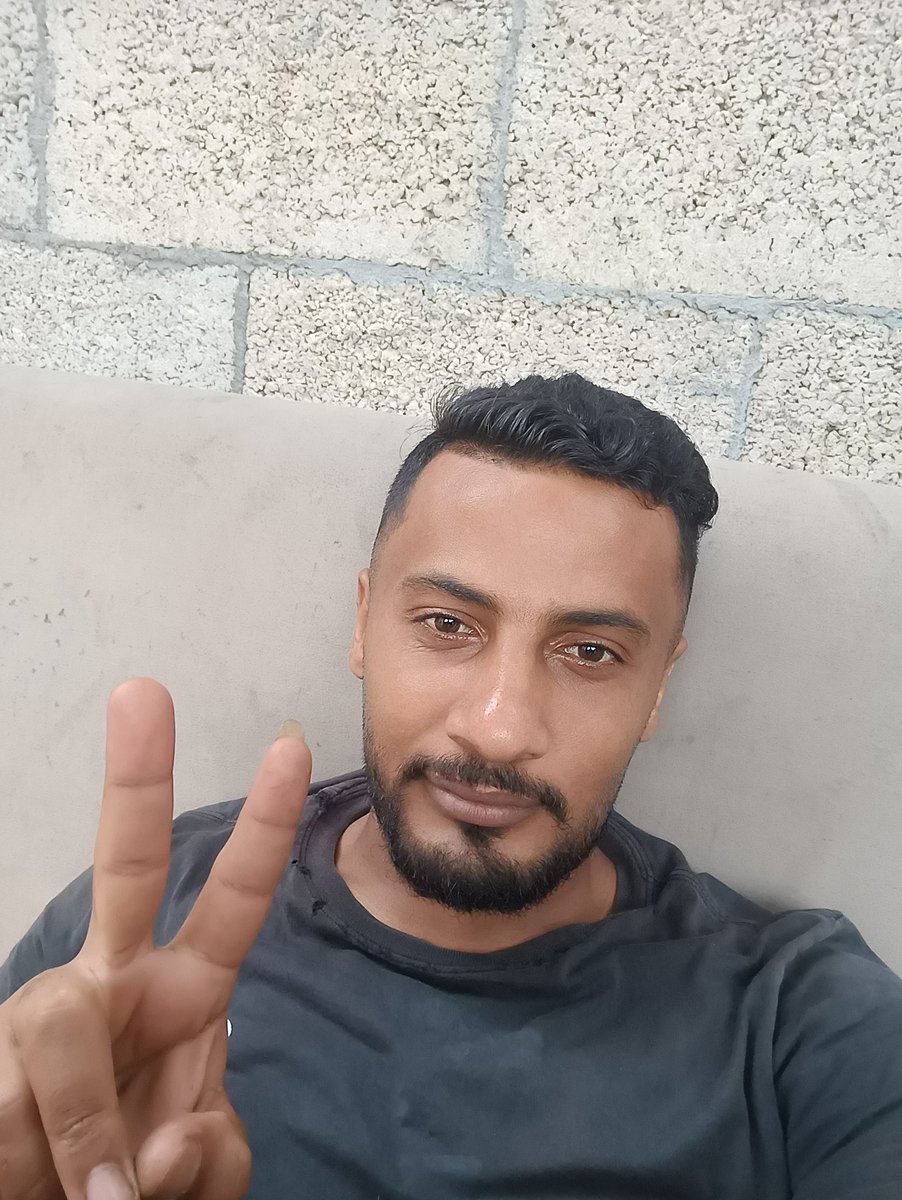 If these are the last moments of my life, this is my last picture.😭💔

I hope you never forget my face or my voice, and that I will remain alive in your hearts forever.🙏😔
chuffed.org/project/gaza-s…
