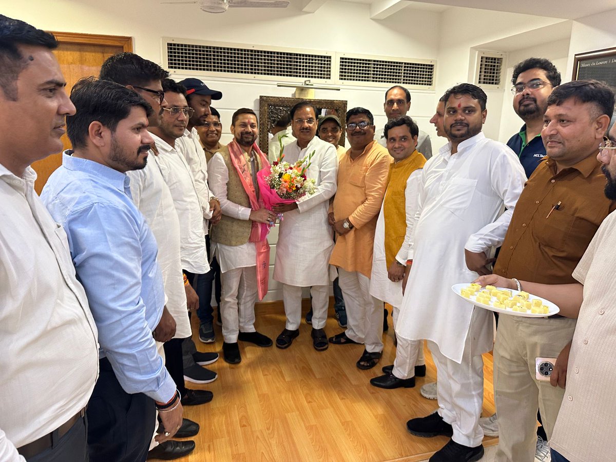 ग्रेटर नोएडा क्षेत्र, जो की गौतम बुद्ध नगर जिले का एक महत्वपूर्ण हिस्सा है, में मुझे भाजपा मंडल का महामंत्री बनने की जो जिम्मेदारी दी गई, उसके लिए मैं भाजपा के शीर्ष नेतृत्व, आदरणीय सांसद श्री <a href="/dr_maheshsharma/">Dr. Mahesh Sharma</a> जी, आदरणीय विधायक श्री <a href="/tejpalnagarMLA/">Tejpal Nagar</a>  जी, यशस्वी जिलाध्यक्ष श्री