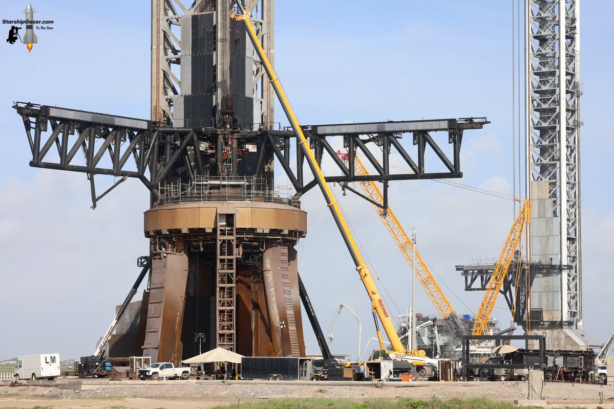 StarshipGazer's tweet image. A view of the Starbase launch complex today. Lots of work is underway preparing for static firing Starship 37 on the modified launch mount and ship transport stand.
7/14/25