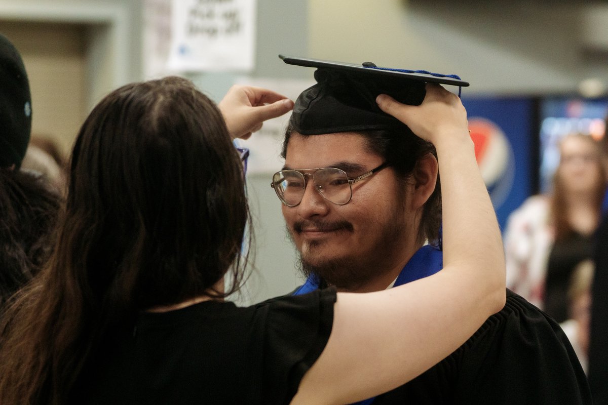 Say cheese!😁 Convocation 2025 photos are here.

Photos from both ceremonies can be found and downloaded through the links below. 

Thompson Convocation: photos.ucn.ca/thompsonconvoc…

The Pas Convocation: photos.ucn.ca/thepasconvocat…

#HereYouCan