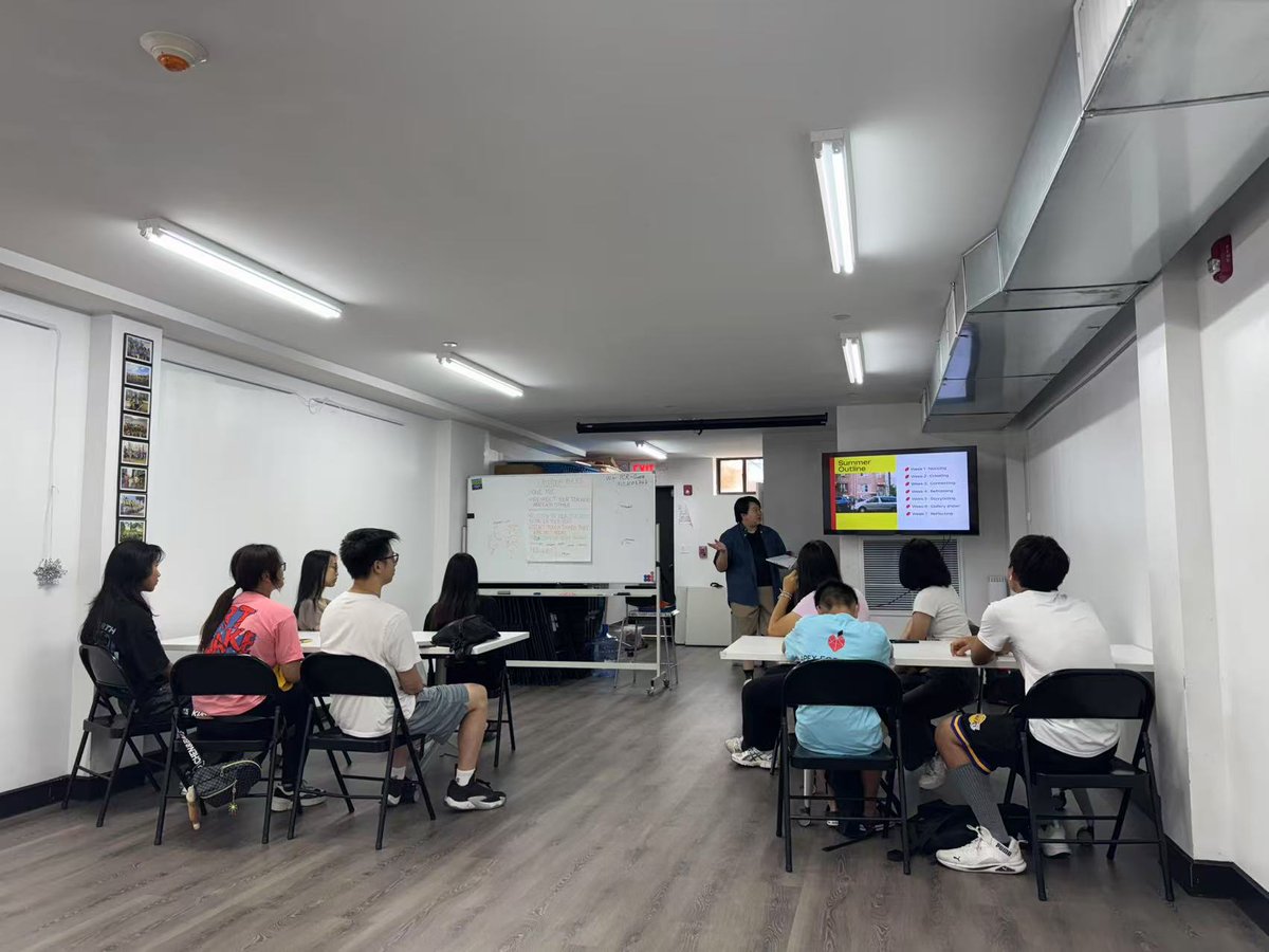 pcra_nyc's tweet image. 📸☀️ We're excited to bring SeeingHappy back as part of our Summer Teen Leadership Program! Over six weeks, teens dive into a photography-based journey of self-expression and reflection, share their unique perspectives of the world through photos.