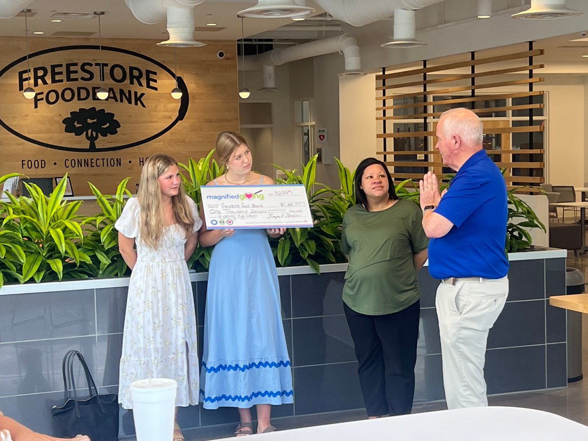 MagnifiedGiving's tweet image. 📚💡 Wyoming HS 9th graders turned their financial literacy unit into real-world impact! After 650+ votes, the winning team donated $1,000 to @FreestoreFB — providing 3,000 meals and volunteering on site. this is what student-led giving looks like 💛 #youthgiving #philanthropy