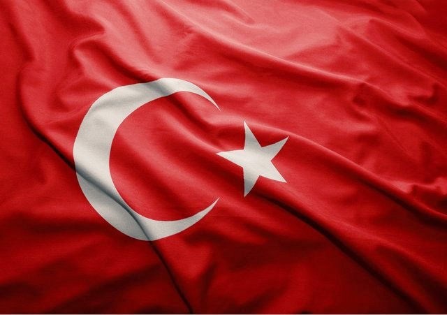 Anadolu Türk’ün olduğu gibi
Fatih’in Bizans’ı aldığı gibi
Okların kalkanı deldiği gibi
Bir ateş yakarsan, bu vatan senin.

Soylu bir akına çıkmak var yine
Sarıl var gücünle din-i mübine
İrfan tohumunu yurt zeminine
Yılmadan ekersen, bu vatan senin.
#abdurrahimkarakoc
#15temmuz