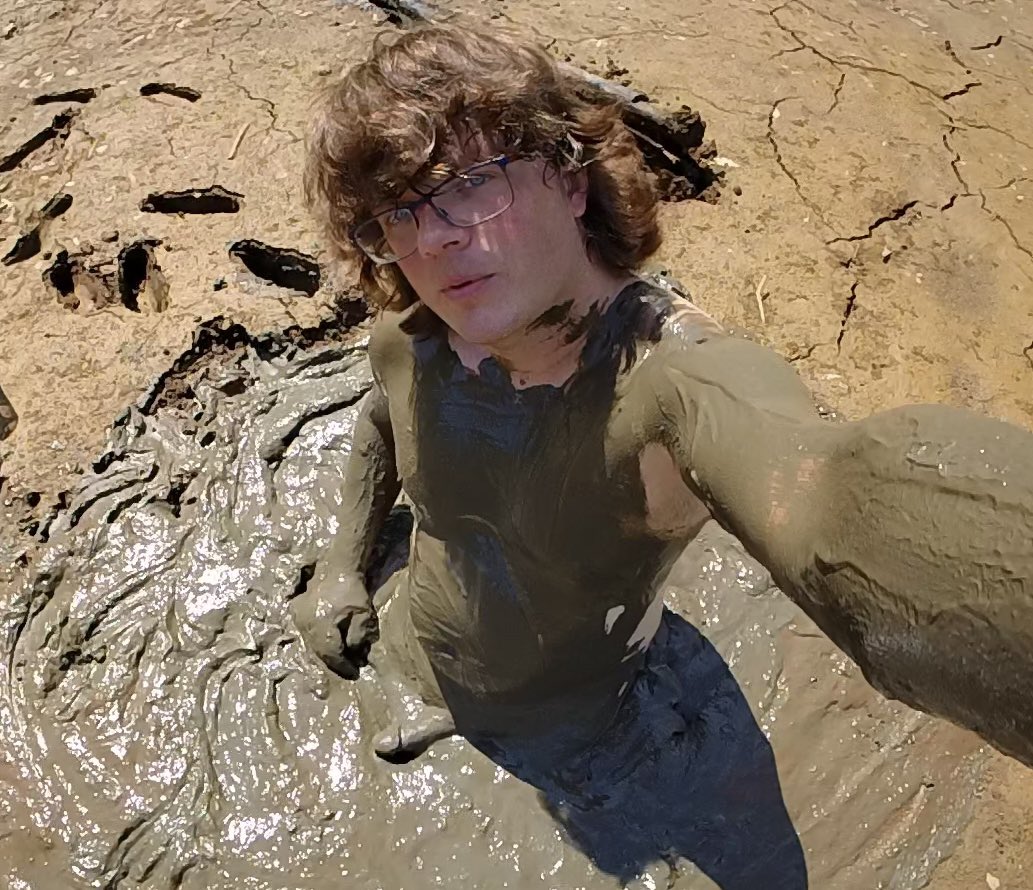 Btw, here’s the unedited version of my pic from a couple weeks ago 🫠❤️