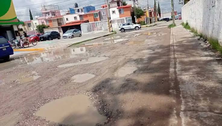 ¿No sienten que Puebla está en completo abandono? 

Inseguridad, robo de autopartes, muertos, calles destruidas. Una completa indiferencia

El gobierno ya ni se molesta en barrer la grava de las vialidades. Al menos podrían cerrar la circulación de las calles que se inundan