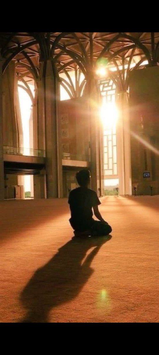 عندما يتراكم على قلبك كُل شيء ، وتجد انك لا تقوى على فعل شيء ، اعتزل الناس ، وأجعل حضور قلبك مع الله ، وسيصلح الله لك كُل شيء