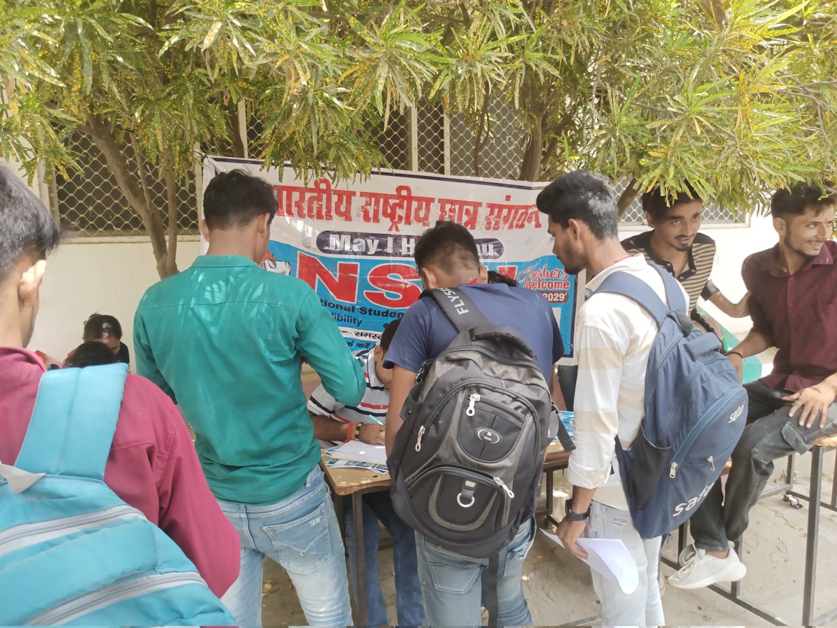 rajanvermansui's tweet image. लगातार आज @NsuiSamastipur  द्वारा  #Samastipur काॅलेज #Help_Desk लगाकर छात्रों को @HumBadlenge_ कैंपन से जुड़ने के लिए मिसकाॅल अभियान चलाया@nsui @NSUIBihar @varunchoudhary2 @kanhaiyakumar @Allavaru @KoiManish @SurajYadavNSUI @satyamkushinc @iShantanuSingh @bhu_maurya @rohitt_BHU