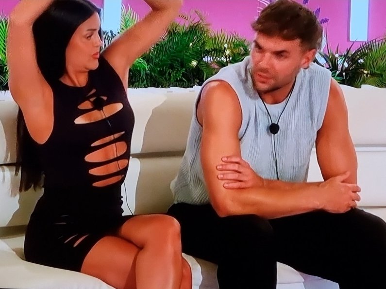 Hannah_Clarke94's tweet photo. WTF did I just watch. That's disgusting 🤮🤮 #LoveIslandUK #LoveIsland https://t.co/tU5cYjvvnc