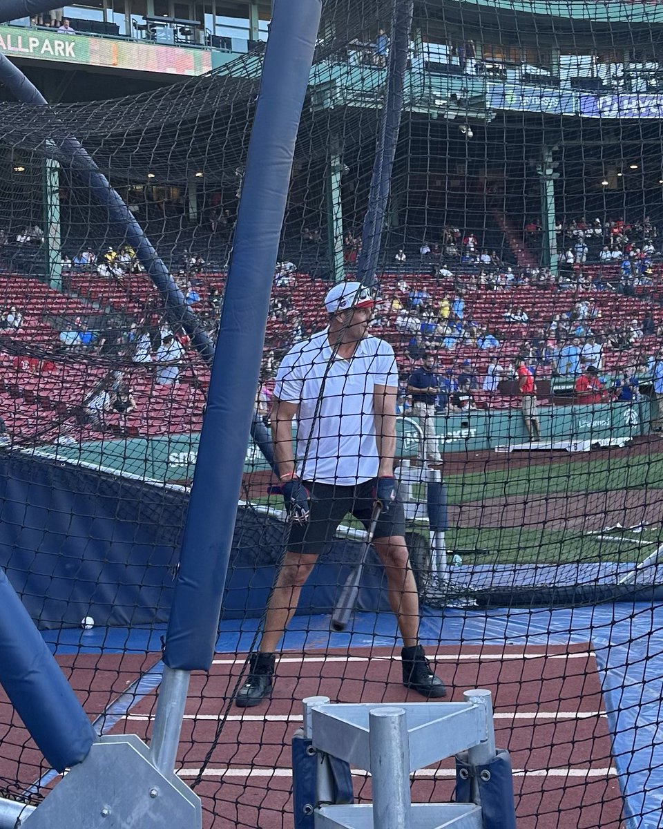 Edelman11's tweet image. How many homers we hitting tonight @RobGronkowski?
@DudesOnDudesPod