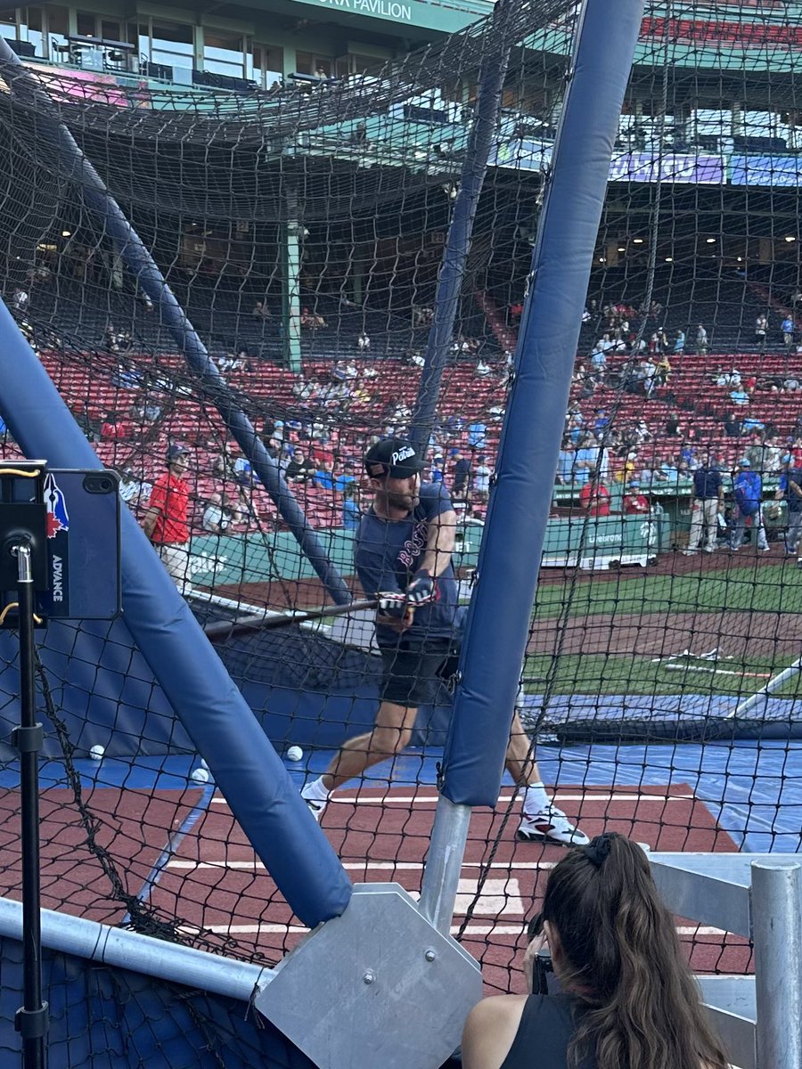 Edelman11's tweet image. How many homers we hitting tonight @RobGronkowski?
@DudesOnDudesPod