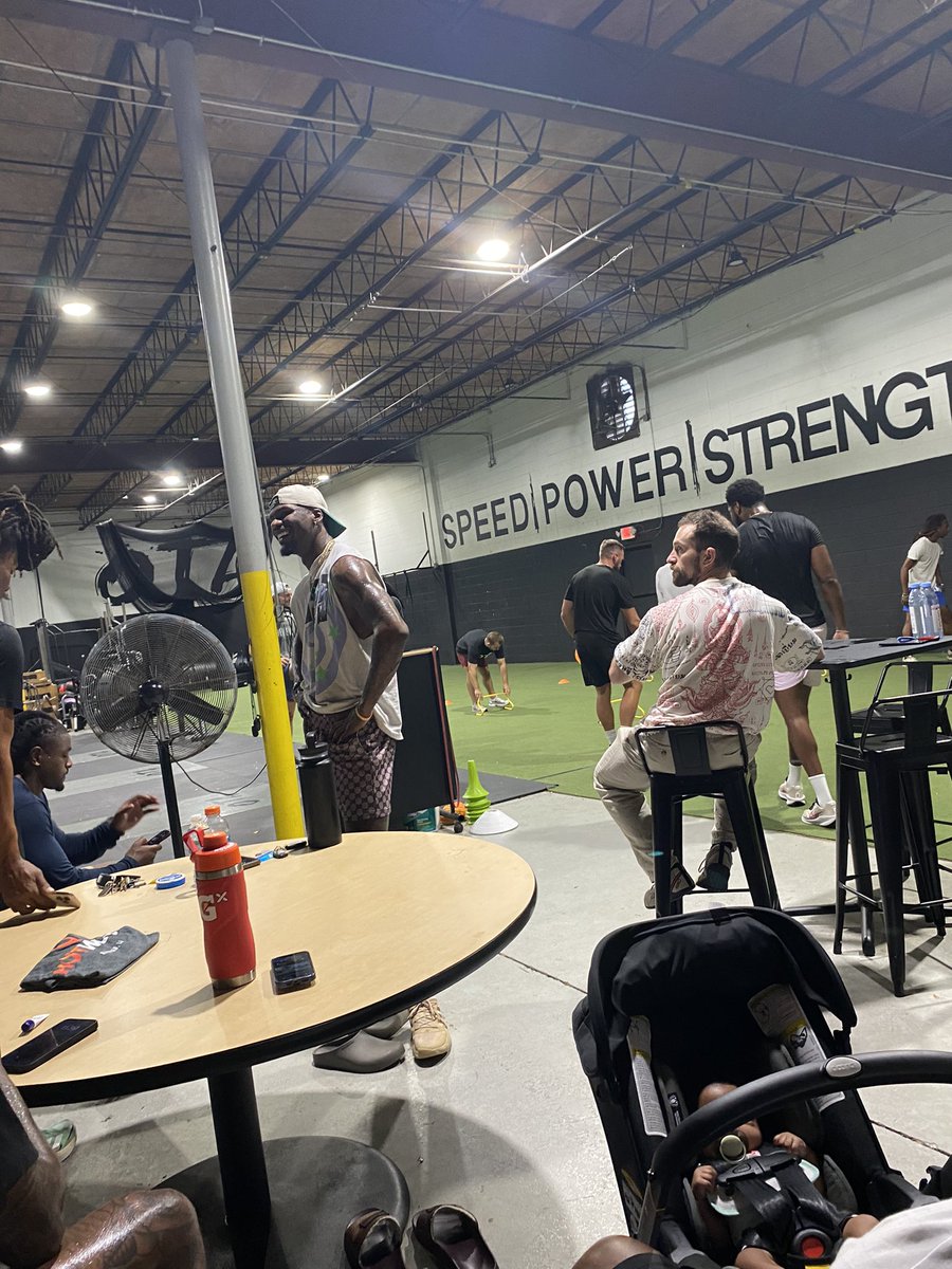 _KentrailMcrae5's tweet image. Great work today with a group of NFL guys!