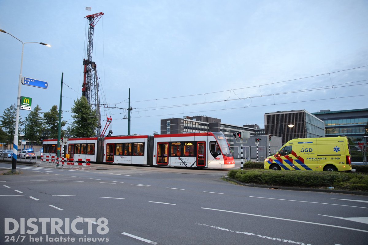 Fietser aangereden door tram op Volmerlaan in Rijswijk