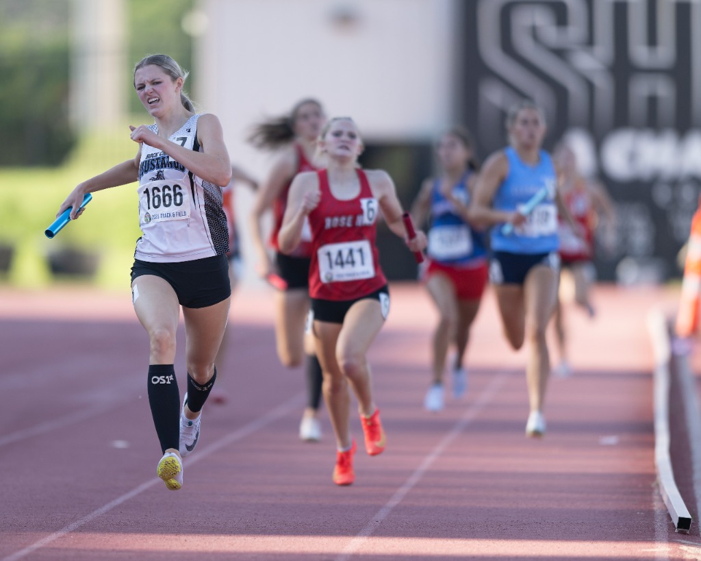 Photos from the Class 4A Girls Track &amp; Field Championships on May 30-31 in Wichita.

kshsaacovered.com/galleries/wtra…

#KSHSAACovered x <a href="/CapFed/">Capitol Federal</a>