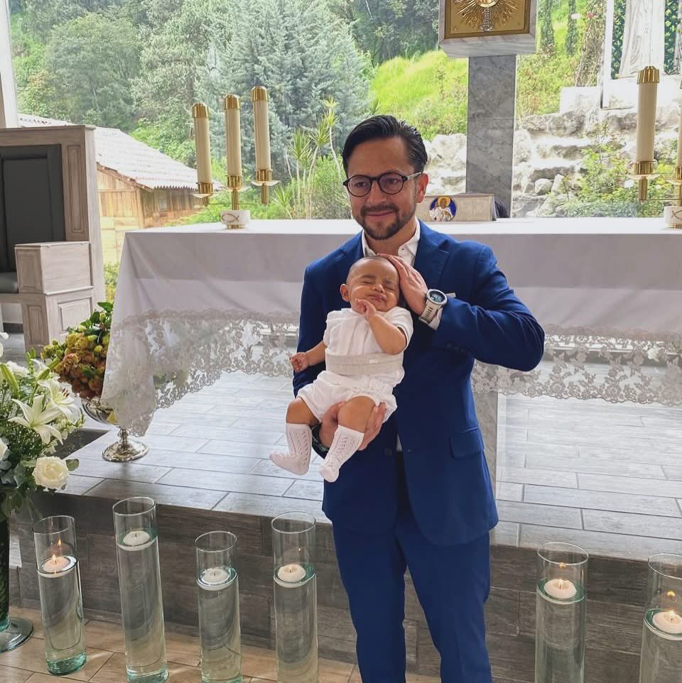 Bautizo Emilio.
THE GANG.
💚💙💜🩷🤍

Lucas.
Isabella.
Olivia.
Mateo.

Se juntó la 🏁.

#family #nephewlove💙 #niecelove❤️ #bautizo #faith #fluir