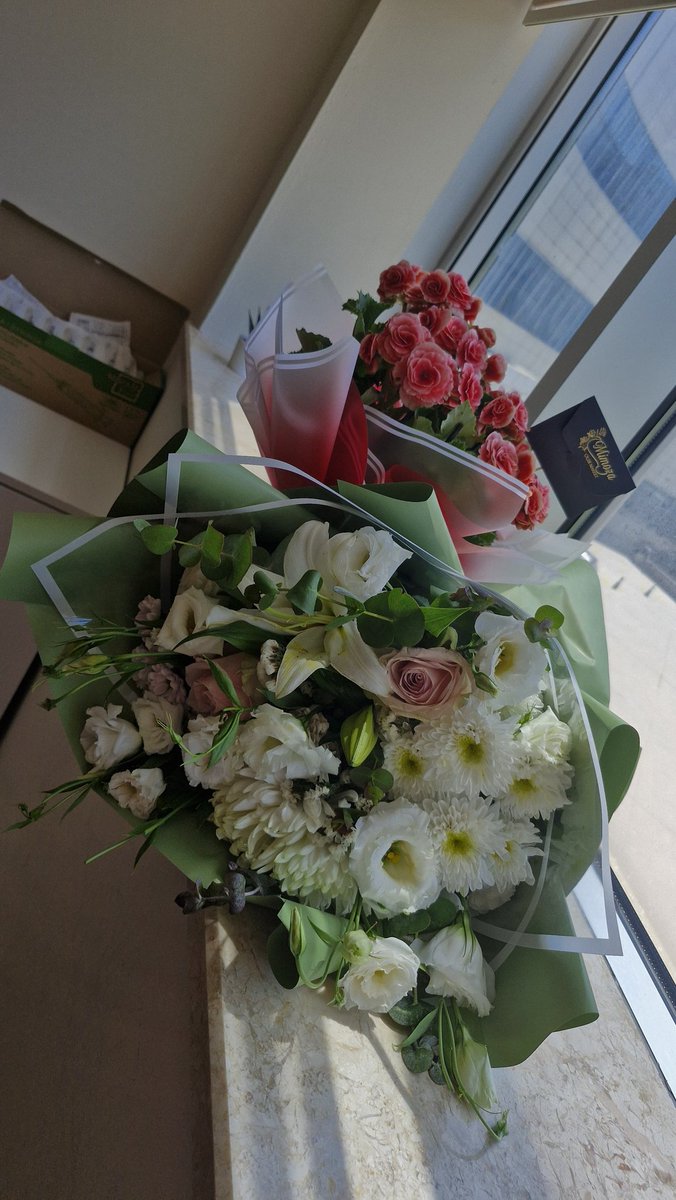 Atanıldı. ✨
2+1 ev tutuldu. 🏡🔑
çiçekler alındı 💫
1.86 yakışıklı esmer sevgili zaten bulunmuştu 💞